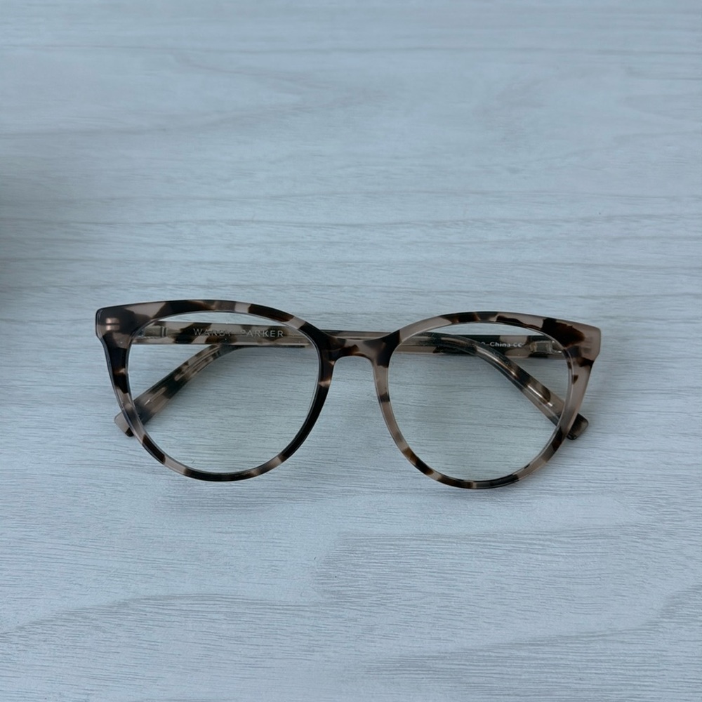 Tortoise shell Warby Parker “Haley” lenses in great condition!